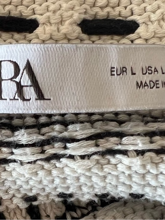 Zara Cream and Black V-Neck Cropped Knit Sweater - Picture 3 of 5